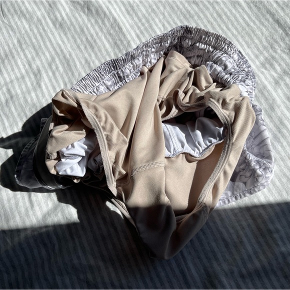 Lululemon hotty hot shorts - Picture 4 of 7